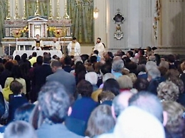 Valverde: palloncini, lacrime e rabbia ai funerali della 14enne