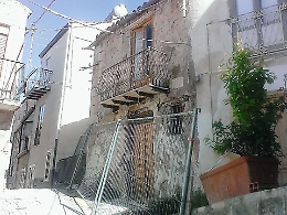 Mussomeli, il "sogno" di Nigrelli: vecchie case disabitate cedute a 1 euro