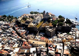 L&rsquo;ascensore per il museo di Lipari costruito nel 2003 e mai utilizzato