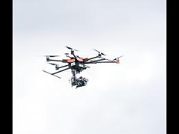 Sequestrati 200 grammi di droga e 17 cellulari a Poggioreale, Napoli: tre recapitati via drone