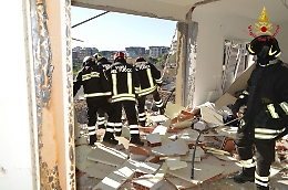 Catania, esplosione in una palazzina, tre feriti