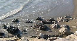 Cadavere trovato sugli scogli a Milazzo: è di un dipendente comunale