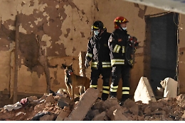 Catania, un boato e poi il crollo: in via Crispi viene giù palazzina di tre piani
