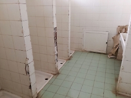 Misterbianco, sporcizia negli spogliatoi del campo di calcio "La Piana". «Perchè  Asp e Comune non intervengono»?