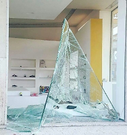 San Giovanni la Punta, il negozio “preferito” dai ladri: decimo furto con spaccata negli ultimi due anni