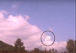 Etna, dimessi gli ultimi sei turisti feriti, l'eruzione ha ripreso vigore