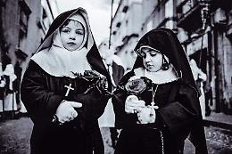 Uno scatto del Venerdì Santo di Enna vince il Sony World Photography Awards