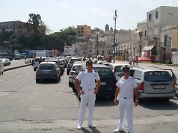 Turismo, sbarco selvaggio di auto alle Eolie: scattano le multe