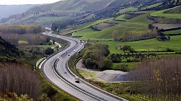 La nuova A2 e le 10 vie del turismo: dai castelli al mare, dal vino all'archeologia