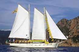 Goletta Verde e le coste siciliane: «Monitorati 25 punti, 16 sono inquinati»