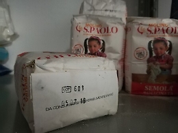 Catania, nei panini alimenti scaduti e nel locale un'invasione di blatte