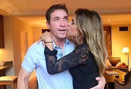 Elisabetta Canalis, compleanno d'amore con il marito Brian e l'amico Tiziano Ferro