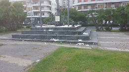 Via Africa, che degrado in piazza!