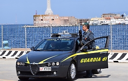 Frode fiscale di società informatica: 5 arresti e sequestro beni per 23 mln di euro