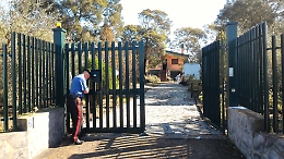 Ucciso con una fucilata in testa e gettato in un tombino: omicidio shock a Pedara