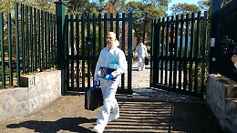 Ucciso e gettato nel tombino dal figliastro con un amico: due fermi a Pedara