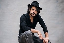 "L'impero crollerà", Mannarino canta. Ad aprile a Catania