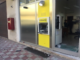 Giarre, nella notte tentano di portare via il Postamat: assalto fallito