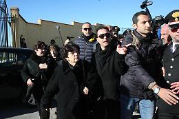 Salma Riina tumulata nel cimitero di Corleone, dopo aver ricevuto benedizione