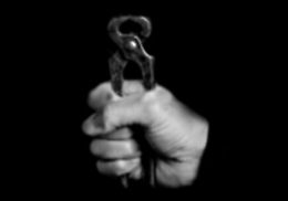 Catania, ottantenne aggredisce nipote per eredità: denunciato