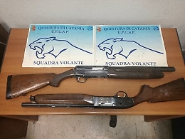 San Cristoforo, la Polizia ha scoperto due fucili nascosti una vasca