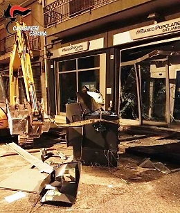 Chiamata al 112 sventa assalto a bancomat a Misterbianco