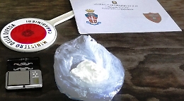 Riposto, agricoltore nascondeva 100 grammi di cocaina nel trattore