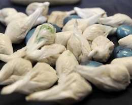 Siracusa, confezionava le dosi di cocaina mentre era in gravidanza