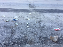 Rifiuti lungo viale Lazio a Siracusa: è terra di nessuno!