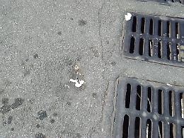 Giarre, pericoloso avvallamento sull'asfalto in viale Libertà