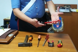 Rubavano offerte nelle chiese: coniugi catanesi arrestati nel Messinese