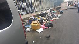 Catania, piazza Carlo Alberto sempre ripulita dopo la fiera, tranne questo tratto, perch&egrave;?