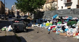 Salta la differenziata a Palermo, la capitale italiana della cultura sommersa dai rifiuti
