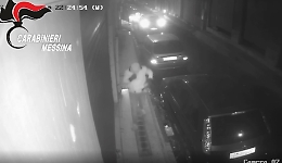 Santa Teresa di Riva, mettono una bomba nel negozio che gli faceva concorrenza