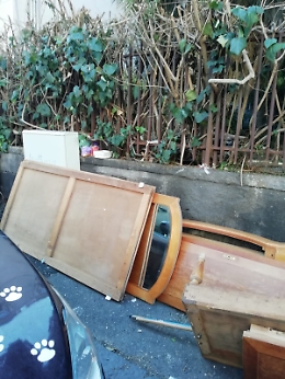 Catania: spazzatura, blatte e topi di fronte la scuola Diaz-Manzoni