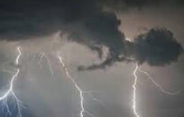 Nubifragio sta flagellando Messina, «Uscite di casa solo se necessario»