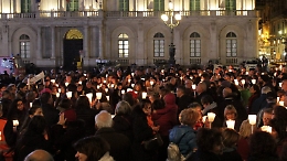 Catania, fiaccole accese in difesa dei diritti umani