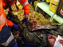 Fabrizio  Corona aggredito dai pusher nel bosco di Rogoredo