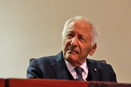 Mo­gol rac­con­ta “La Ca­pi­ne­ra”: «Lin­guag­gio di oggi, sen­ti­men­ti di sem­pre»