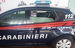 Catania, botte e morsi alla madre per avere soldi: arrestato