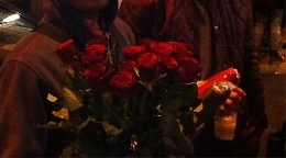 Inseguono e picchiano venditore di rose bengalese: cinque ragazzi palermitani denunciati