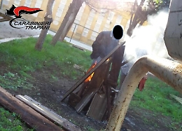 Resti dei defunti bruciati e "smaltiti" nei cassonetti: 7 indagati a Mazara