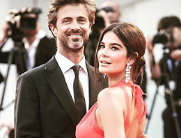 Ilaria Spada e Kim Rossi Stuart all'altare