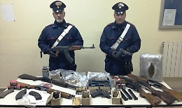 Era il custode delle armi e della droga dei clan di Paternò: arrestato