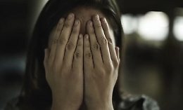 Paternò, dopo 20 anni di violenze trova la forza e denuncia il marito