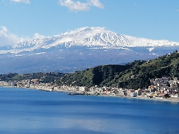 Il brand Etna spopola anche alla Bit,
è boom del Vulcano «nonostante...»