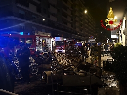 Catania, a fuoco negozio di stoffe e tessuti, danni ingenti