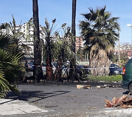 Catania, botti per festeggiare il bebè a Zia Lisa II: due auto prendono fuoco