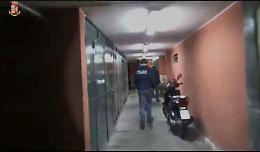 Catania, nel "palazzo della droga"
lo spaccio di tre gruppi criminali
legati a Cosa nostra: 24 arresti