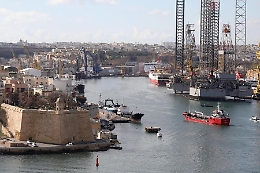 Nave dirottata da migranti, capitano racconta: «Avrebbero potuto ucciderci»